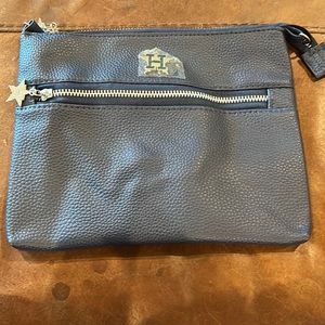 Houston Astros navy crossbody purse. Has outside pocket. Inside pocket in main